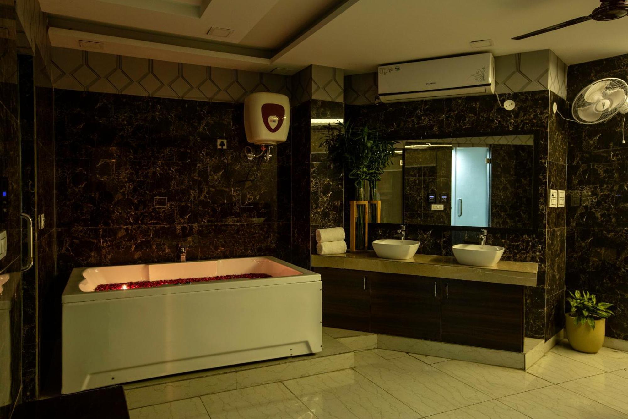 The Prithvi Delhi Airport With Airport Transsfer 4* New Delhi