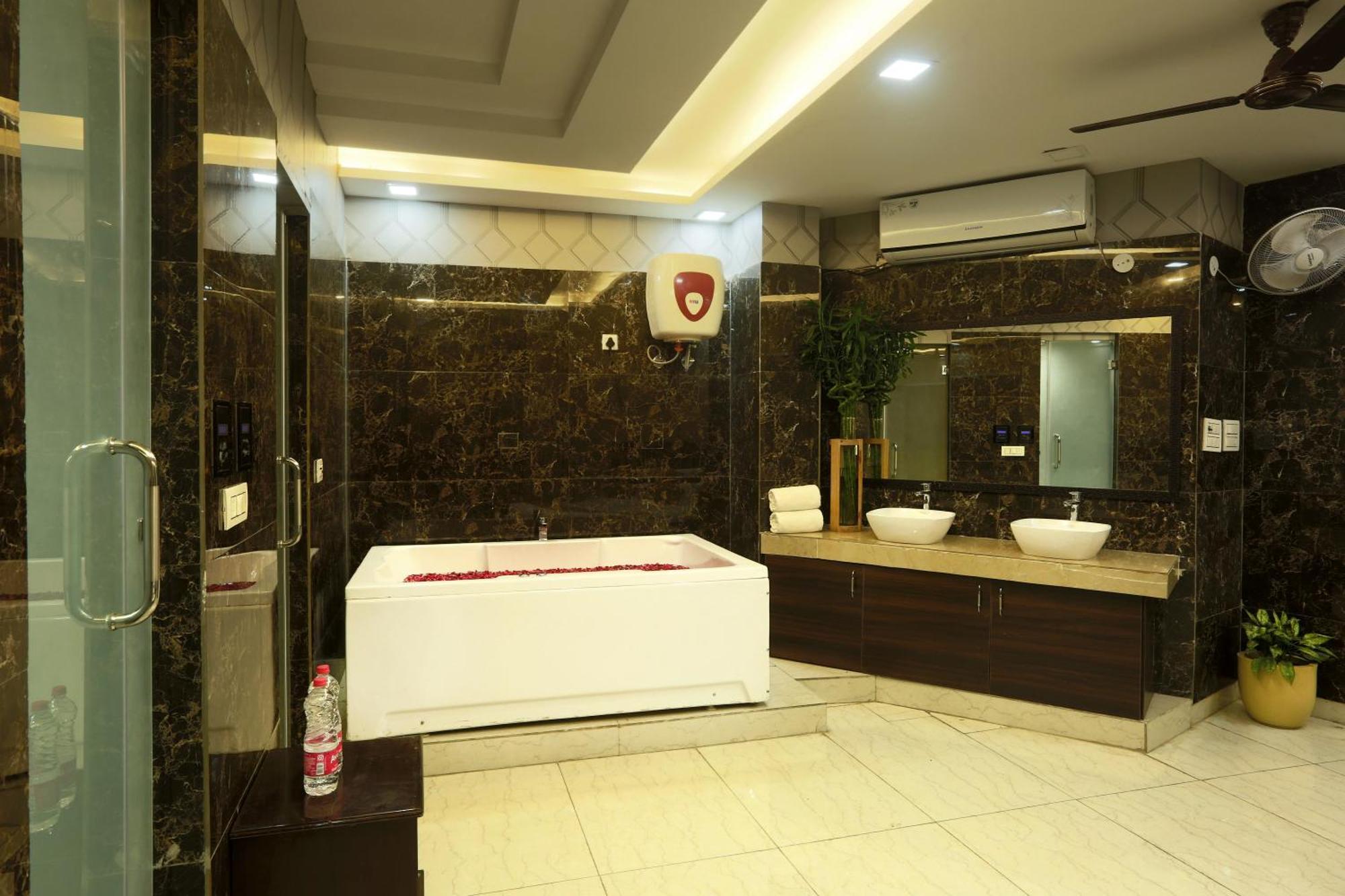 Hotel The Prithvi Delhi Airport With Airport Transsfer